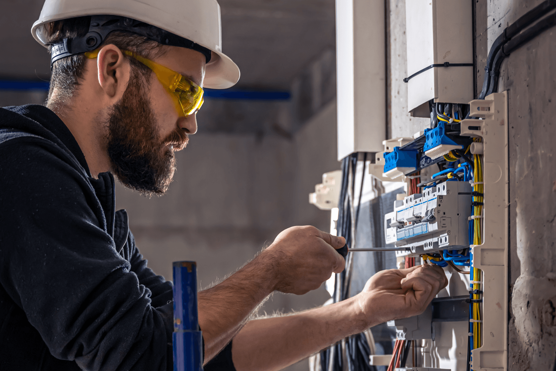 Top 10 Best Electrician Business Cards to Impress